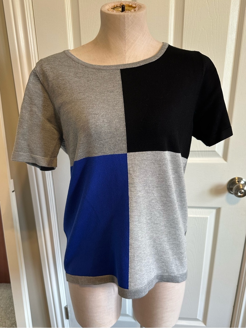 Nado Block Short Sleeve Top - Size Large